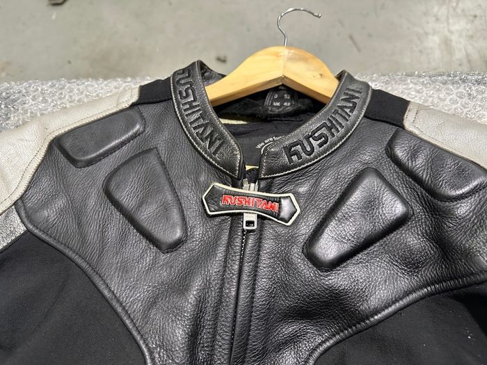 Kushitani two piece leathers size Euro 52