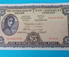 Irish 1974 Lavery Five pound banknote in Extremley Fine condition