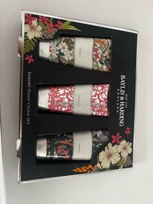 Brand new Baylis & Harding cream set