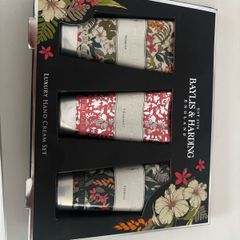 Brand new Baylis & Harding cream set