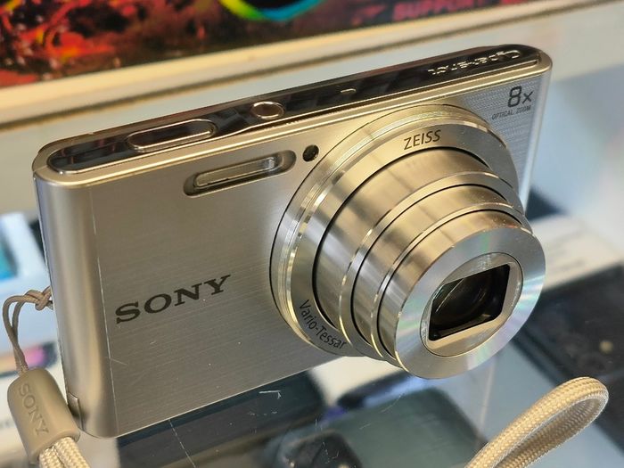 Sony Cyber-shot DSC-W830 Silver 20.1MP 8x Zoom Digital Camera