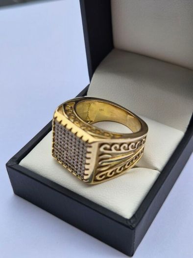 18K Gold And Diamond Ring