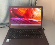 Asus Zenbook Ux305a