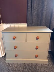 chest of drawers