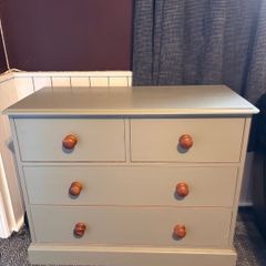 chest of drawers