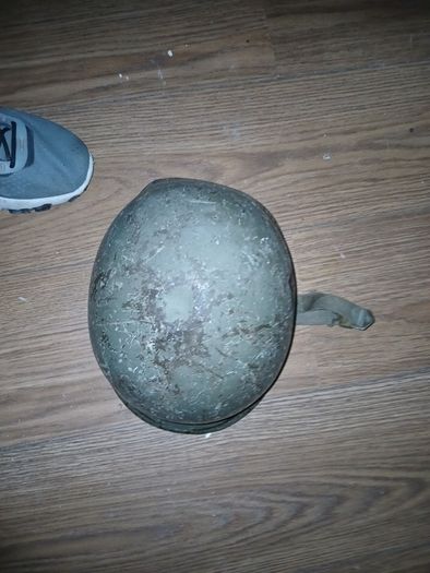 army helmet , viet nam , iraq , not sure collectables