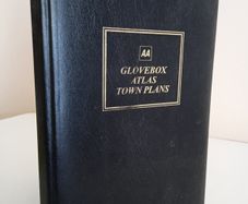 AA Book of Town Plans: Glovebox Atlas of Britain, 1996 Leather Bound Map Book (RB285)