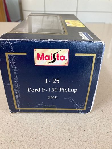 Ford F-150 Pickup Year 1993 Scale 1/25 Maisto