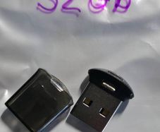 32GB USB Flash Drive small free post