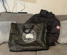 Canda goose Lodge Jacket (Black)