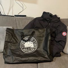 Canda goose Lodge Jacket (Black)