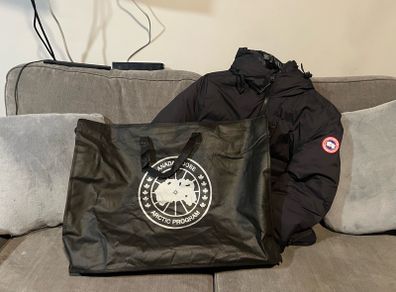 Canda goose Lodge Jacket (Black)