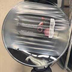 Brand New nonstick cooking pot 28cm.