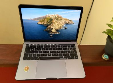 MacBook Pro i7 16GB RAM 512GB SSD with case