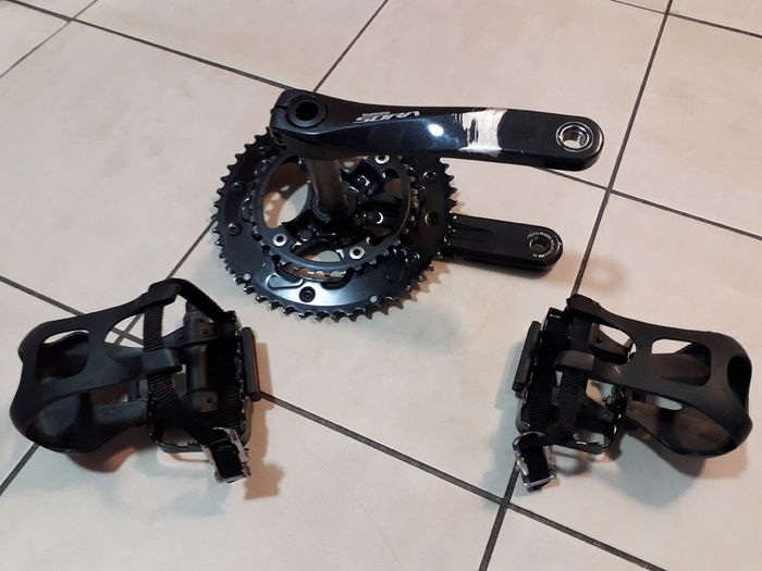 Shimano Sora 50-34T crankset + pedals (toeclips and straps)