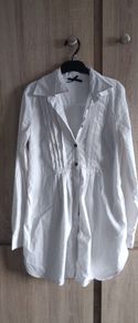 White long shirt fits size Xs s m  with pockets