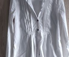 White long shirt fits size Xs s m  with pockets