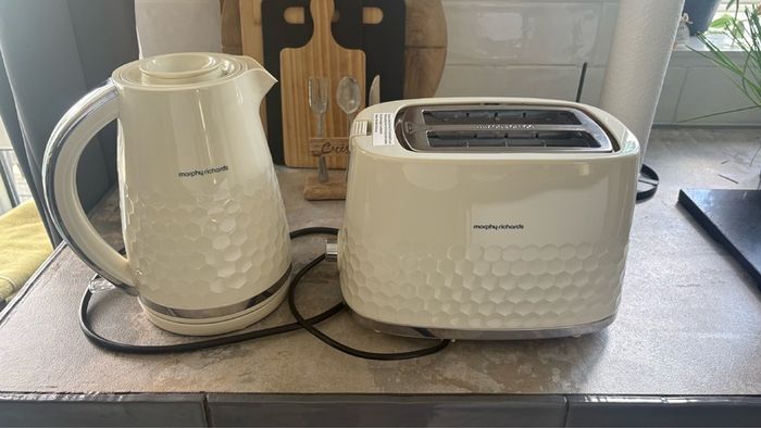 Morphy Richards kettle + toaster like new