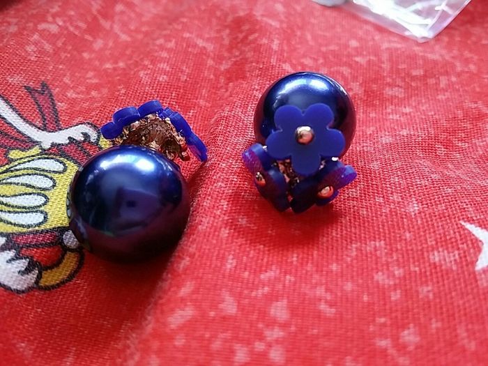 Purple flower earring with back pearl earring stopper