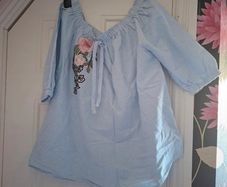 Quiz size 16 blouse.