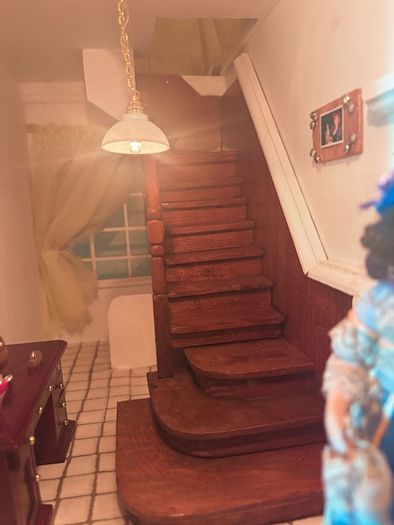Stunning approx 140cm high 4 story extra large Georgian dolls house with contents, servants quarters and separate garage