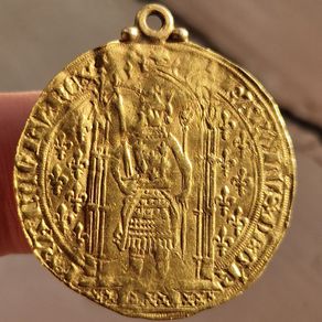 Exceptional Charles 5th Franc a Pied. Hammered Gold French mounted coin. Offers welcome!