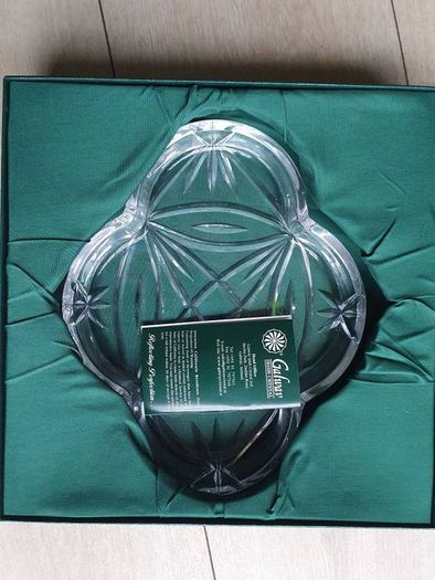 Brand new Galway crystal 24% lead dish/platter 9.5"L- 7.5"W -1"D,  in perfect condition,