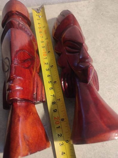 2x wooden sculptures, vintage hand carved wood busts of Fijian man and woman