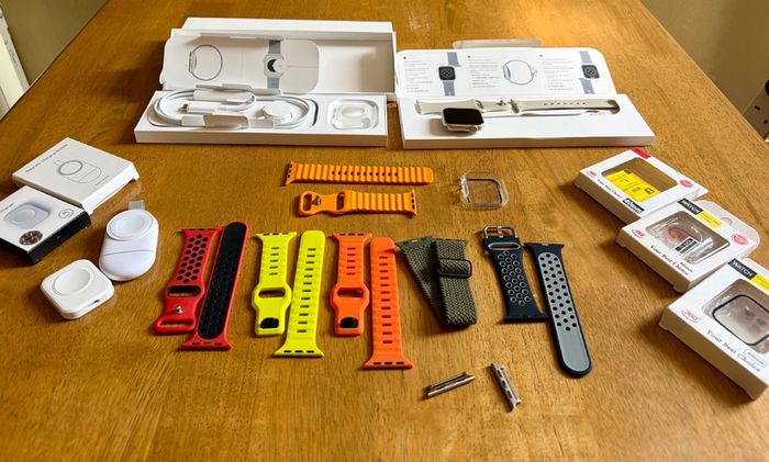Apple Watch SE 2nd Gen GPS 40mm Starlight Aluminium Case 1 Owner Extras 14pc New Charger Case Strap Band Professional Office Work Lifestyle Fitness Outdoors Elegant Party Event Magnetic Ocean
