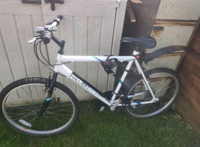 men's bike good condition equipped with extras, rear mudguard, front, rear light, pump, kickstand, lock ! no offer!