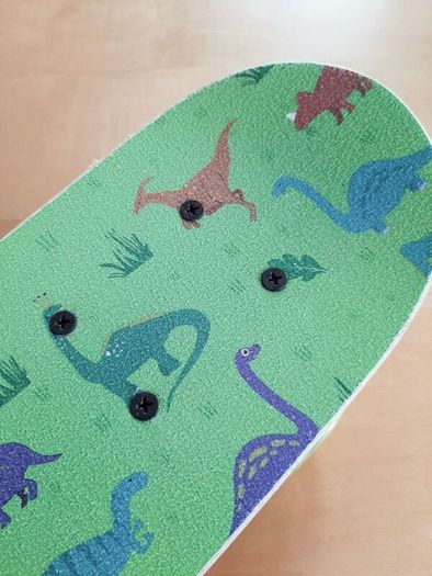Child's skateboard (BN)