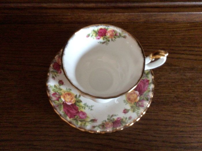 Royal Albert Country Roses Tea Cup and Saucer