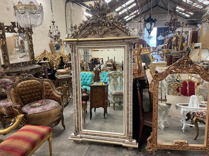 Very nice large mirror with light tones and architectural design