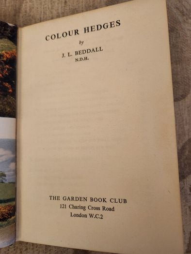 Colour Hedges. By J.l. Beddal.n.d.h. Published By The Gardening  Book Club London. First Editions  1953. Hardback In Good Condition. 36.