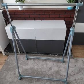 Clothes rail