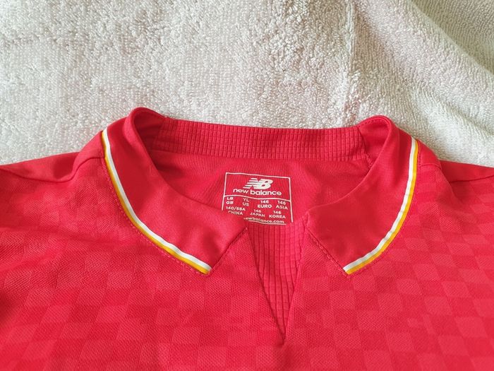 Liverpool Football Club Home Jersey 2015 to 2016 Childrens Large New Balance
