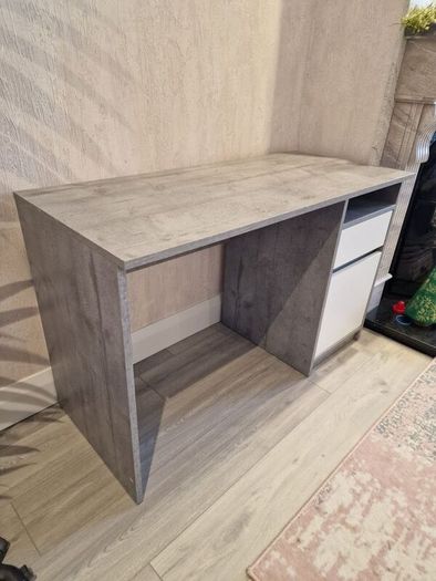 computer desk