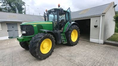 John Deere tractor 6820