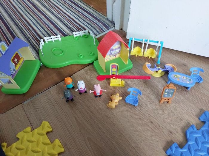 Preschool Toy - Peppa All around town set