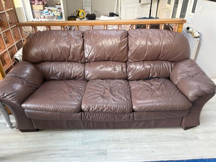 FREE 3-Seater Leather Sofa & Armchair  FREE TO TAKE AWAY
