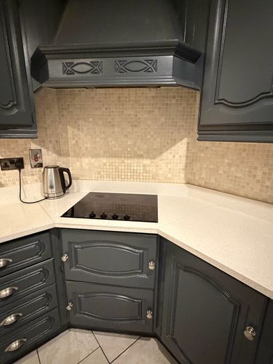 Kitchen with Quartz worktop and Appliances