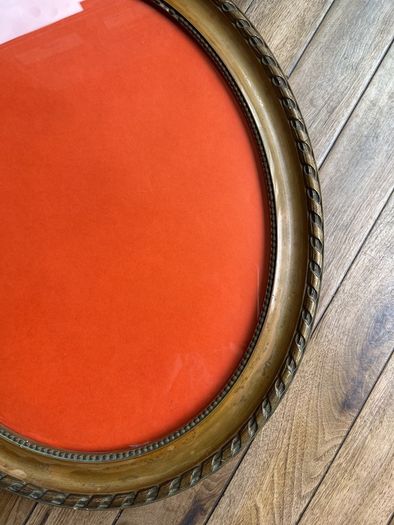 Antique Oval Gold picture frame with decorative rope & twist moulding