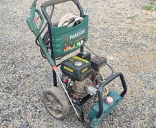 Pressure washer
