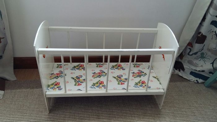 Doll bed