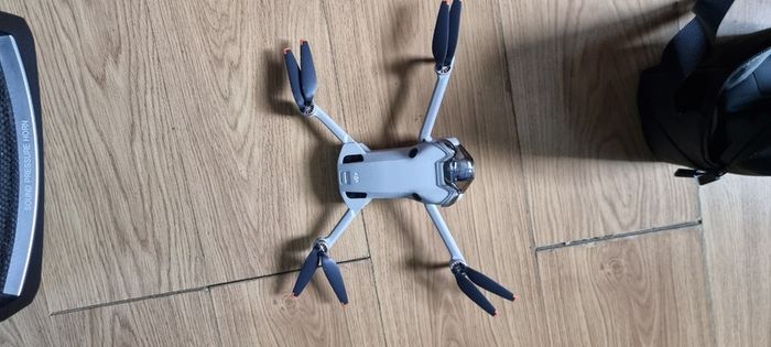 DJI Mini 4 Pro Fly More Combo (DJI RC 2)  Like New