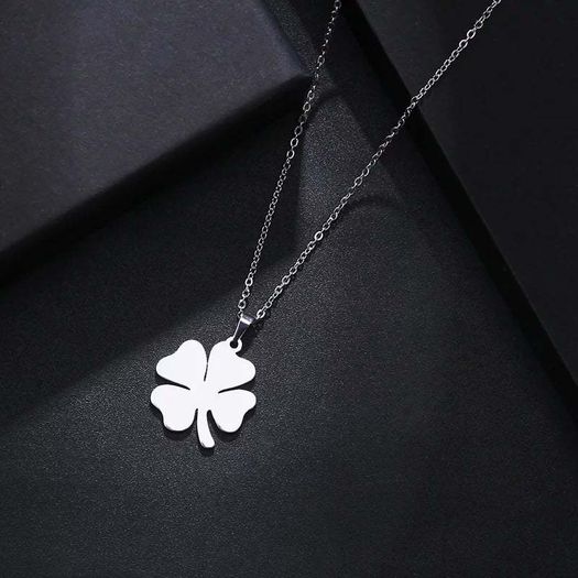 Jewelery with a clover