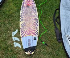 3 surfboards with fins, leash and bags