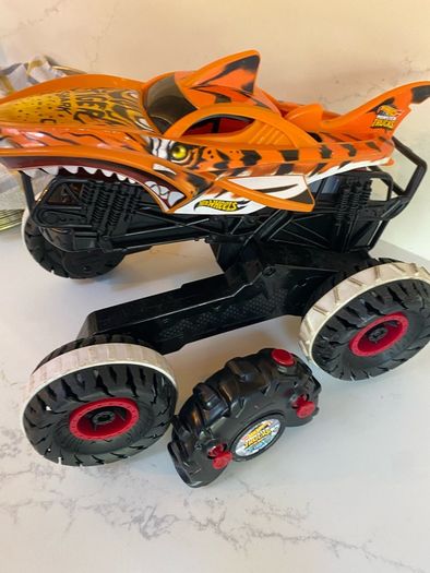 Hot wheel monster tiger shark RC