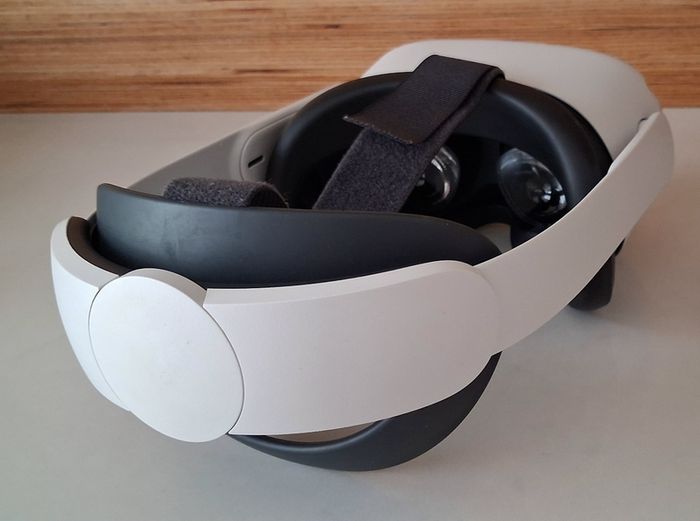 Meta Quest 2 VR Headset 128GB + Elite Strap + Carry Case