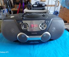 PHILIPS AZ1300 CD Soundmachine, Radio and CD, in excellent condition and both Radio and CD working fine